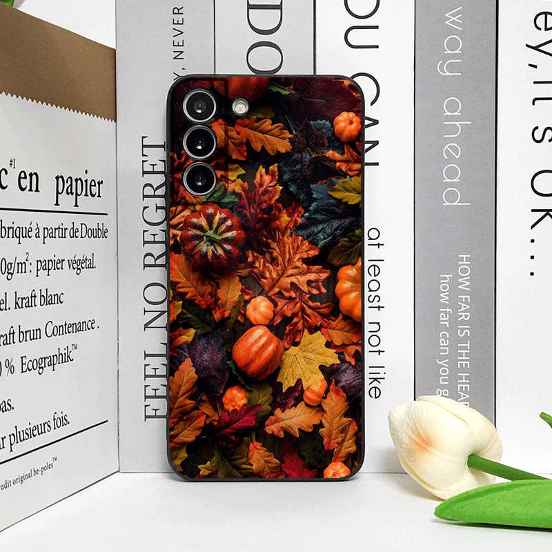Jesienne liście klonu, dynia,  – Huawei Mate 60 recenzja i cena